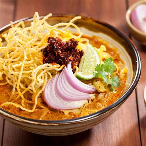  Khao Soi – Thai Curry Noodles Offering Both Aromatic Depth and Refreshing Tang!